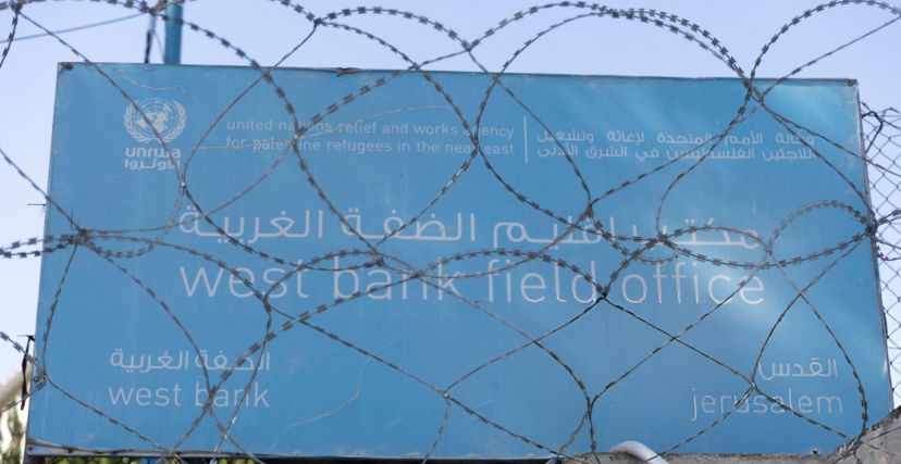 عقب قرار الكنيست بحظر الأونروا: خدمات الوكالة على المحك وتحذيرات من عواقب كارثية