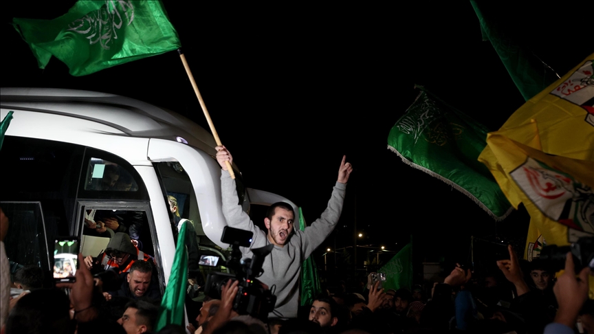 90 فلسطينيًا مقابل 3 إسرائيليين يتحررون في الدفعة 4 من صفقة التبادل