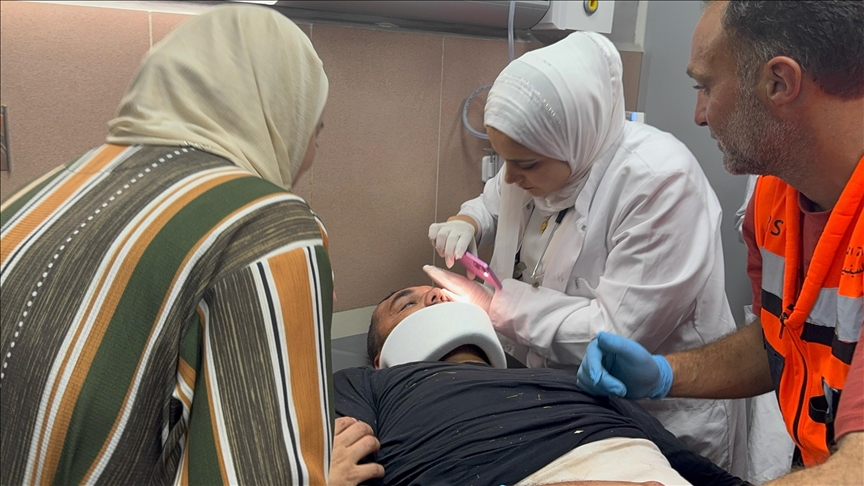 إصابة مصور الأناضول عصام الريماوي باعتداء لمستوطنين شرق رام الله