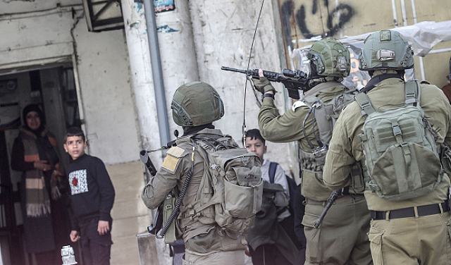 اعتقال العشرات بالضفة والقدس بينهم أسرى محررون وسيدات