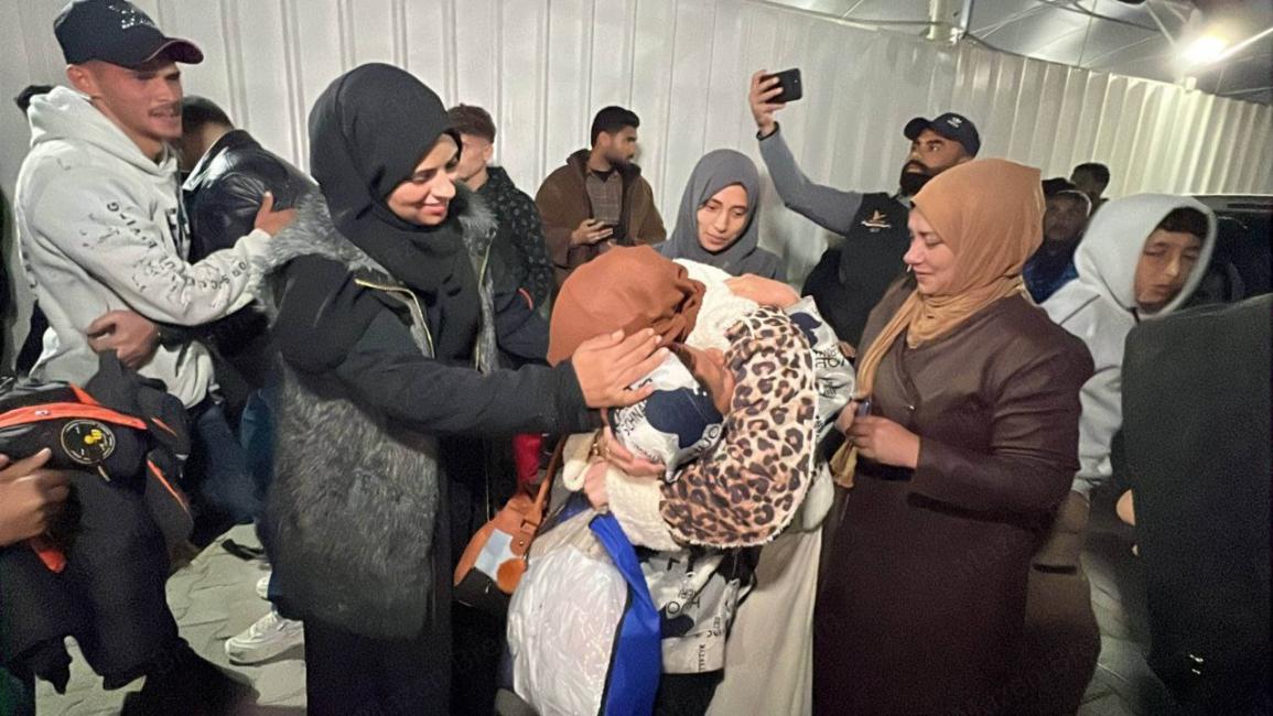 الحرب على غزة | قصف وعمليات نسف وحماس تنفي تلقيها مقترحات بشأن السلاح