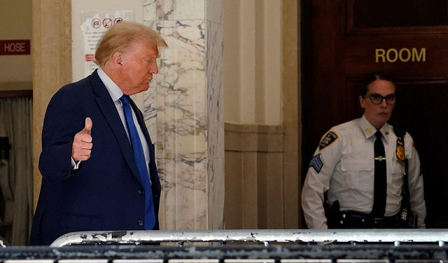 الدولار يقلّص مكاسبه والنفط يتراجع بعد تصريحات ترامب بشأن الحرب على إيران