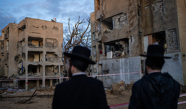 سقوط شظايا بحولون.. 175 مصابا بديمونا وعراد وضربات إسرائيلية على طهران