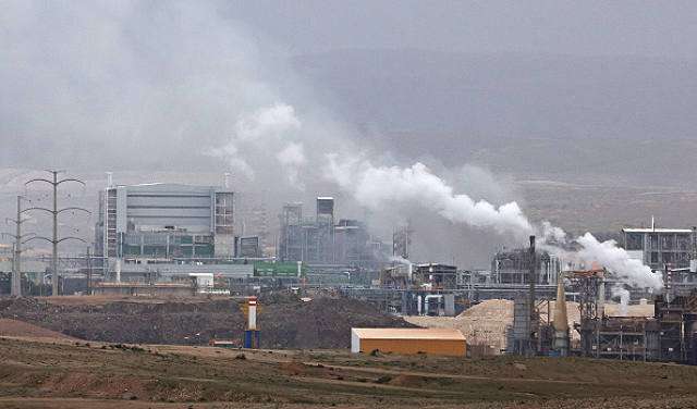 صواريخ من إيران ولبنان تستهدف منطقة المصافي في خليج حيفا