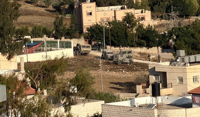 نابلس: الاحتلال يحاصر تل تمهيدا لتفجير منزل الشهيد فاروق رمضان