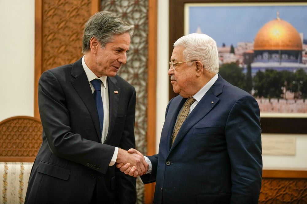 لأول مرة منذ بدء الحرب.. إسرائيل تدرس الاستعانة بمسؤولين بالسلطة الفلسطينية لإدارة غزة