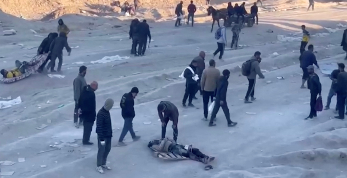“كمين موت” جديد لمنتظري المساعدات بغزة.. أكثر من 100 بين شهيد ومصاب بنيران الاحتلال