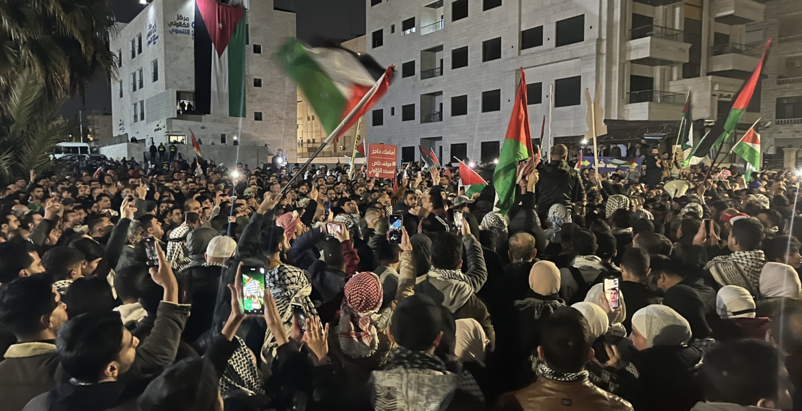 “كل القصة يا مصريين.. إحنا فيكم متعشّمين”.. فيديو لهتافات الأردنيين في مظاهرة نصرة لغزة