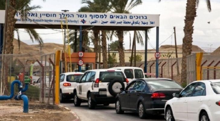 عقب العملية.. الاحتلال يعيد باصات المسافرين الفلسطينيين في معبر الكرامة