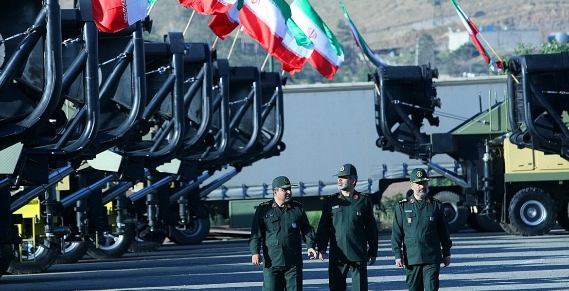 واشنطن ترفع حالة “التأهب” بالشرق الأوسط.. تخشى “رداً مباشراً” من طهران ضد إسرائيل قد يشعل صراعاً إقليمياً