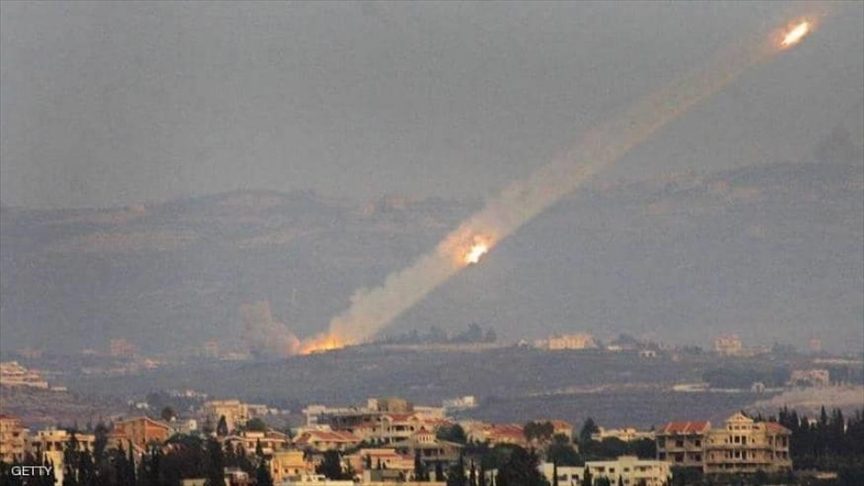 إطلاق رشقة صاروخية من لبنان باتجاه إسرائيل.. حزب الله استهدف مقر الدفاع الجوي للاحتلال في الجولان
