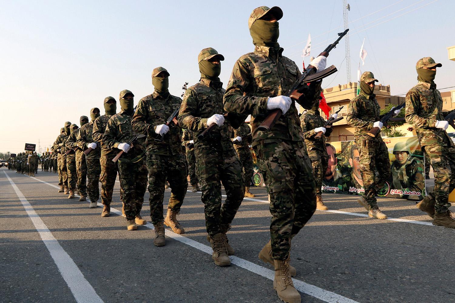 انفجار ضخم يهز قاعدة لقوات الحشد الشعبي بالعراق.. رويترز: تم استهدافها بضربة جوية (فيديو)