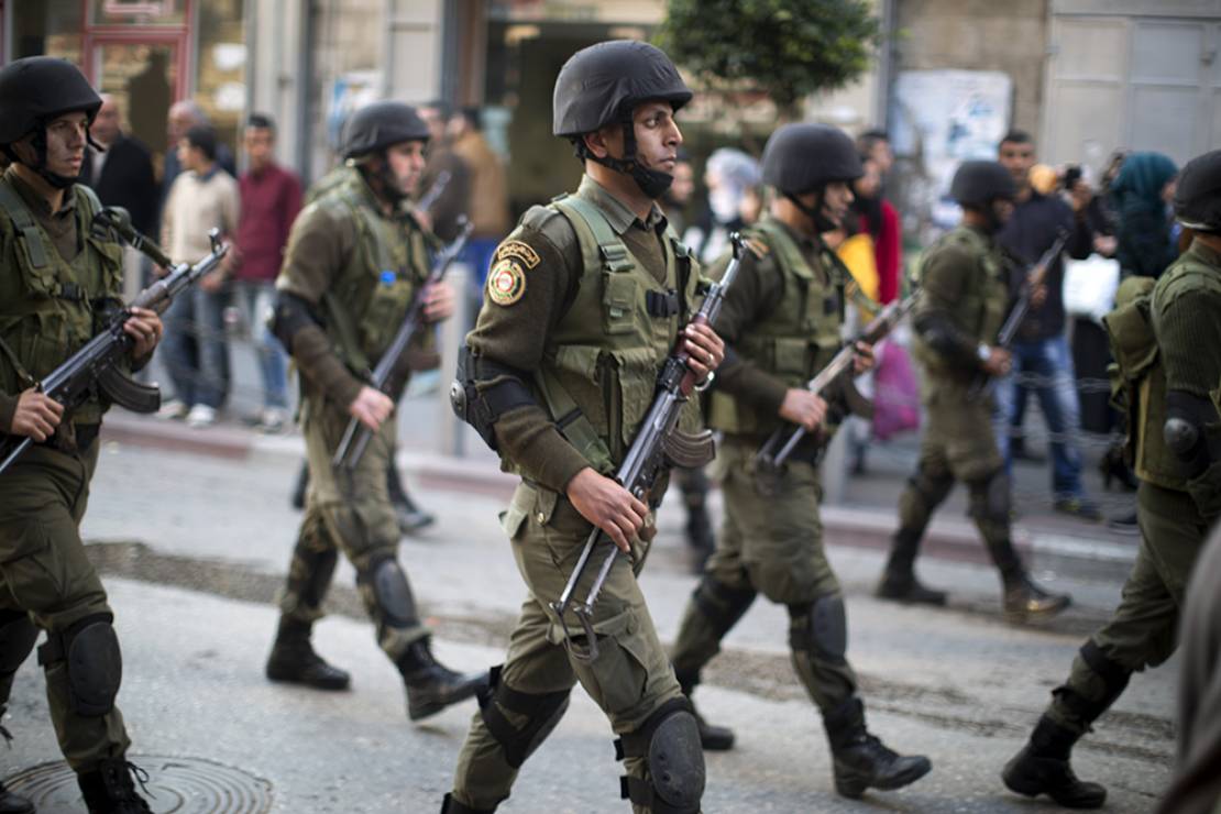 المؤسسة الأمنية: التحقيق بتصوير عناصر أمن لمواطن بعد القبض عليه في الخليل