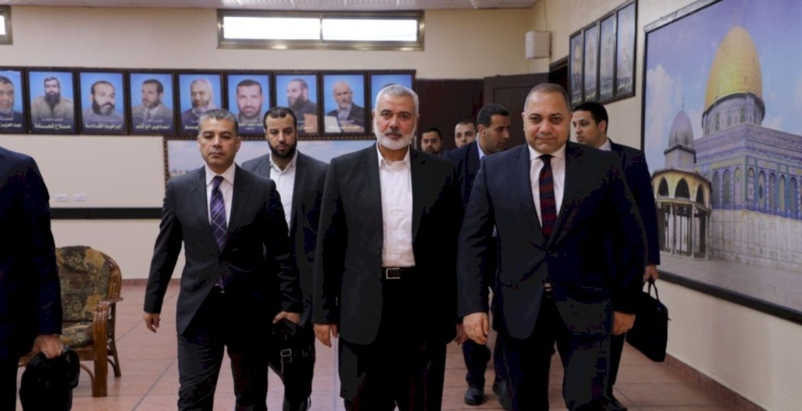تحركات أمريكية مستمرة لدفع مفاوضات صفقة التبادل.. وقيادة “حماس” تجتمع في الدوحة لنقاش “مباحثات القاهرة”