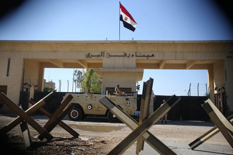 الاحتلال يعلن عن “اتفاق مبدئي” مع القاهرة لإعادة فتح معبر رفح ومصدر مصري رفيع ينفي
