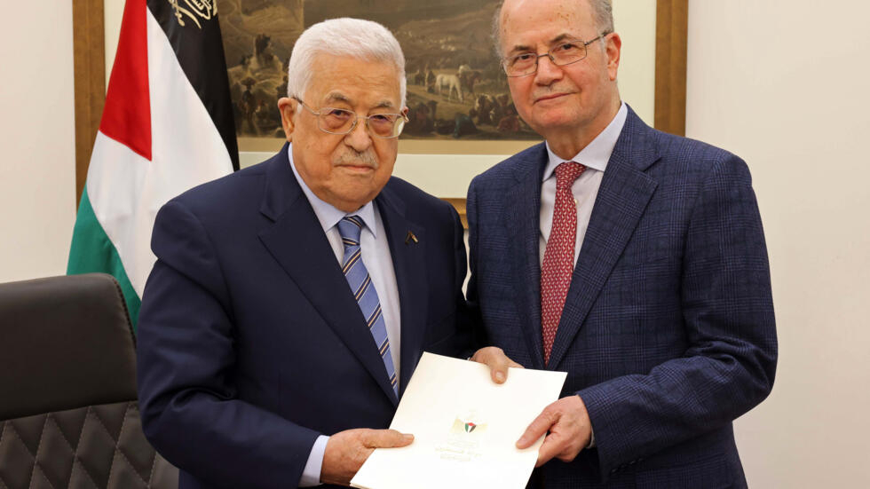 السلطة الفلسطينية تعيش إرهاصات "الانهيار" وتتجه نحو إنهاء الانقسام وإعلان دولة تحت الاحتلال