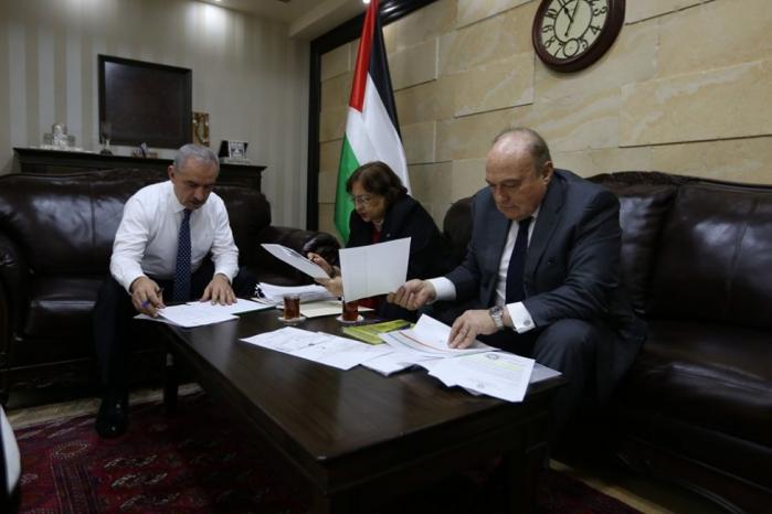 اشتية: تشكيل لجنة مختصة لدراسة رواتب جميع الموظفين
