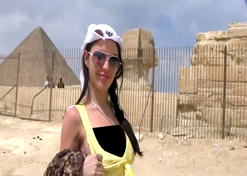 تصوير فيلم إباحي بجوار أهرامات الجيزة يثير غضب المصريين أهرام الجيزة