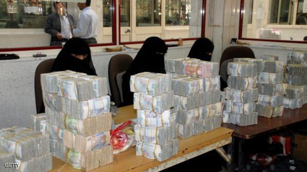 مقتل جندي بعمليتي سطو في اليمن بنك يمني