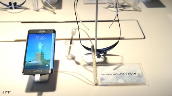 قريبًا.. هاتف ذكي بشاشة منحنية صورة توضيحية