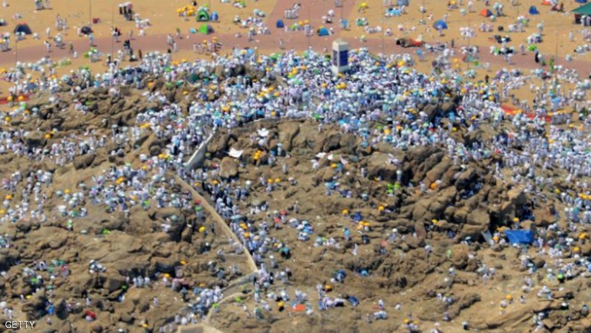 حجاج بيت الله الحرام ينفرون من عرفات إلى المزدلفة الحجاج بجبل عرفة