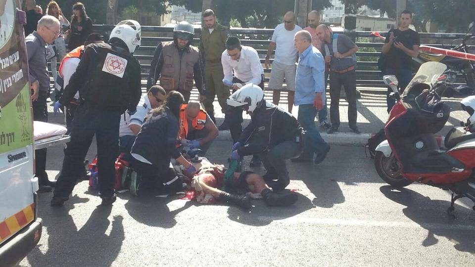 إصابة جندي بجروح خطيرة بعد طعنه في تل أبيب طعن جندي