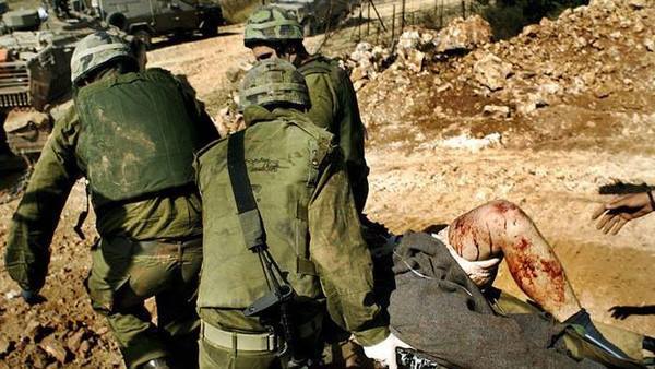 الاحتلال يعترف بمقتل 53 من جنوده في غزةزمن برسن فلسطين: قال جيش الاحتلال في بيان أصدرهن اليوم الثلاثاء، إن 5 جنود إسرائيليين قتلو في غزة ما يرفع عدد الجنود الذين قتلوا منذ بداية العملية في غزة إلى 53. يشار الى أن كتائب عز الدين القسام الجناح المسلح لحركة حماس أعلنت عن قتلها لـ110 ضباط وجنود احتلال منذ بداية العدوان على غزة في السابع من يوليو الجاري. جيش الاحتلال