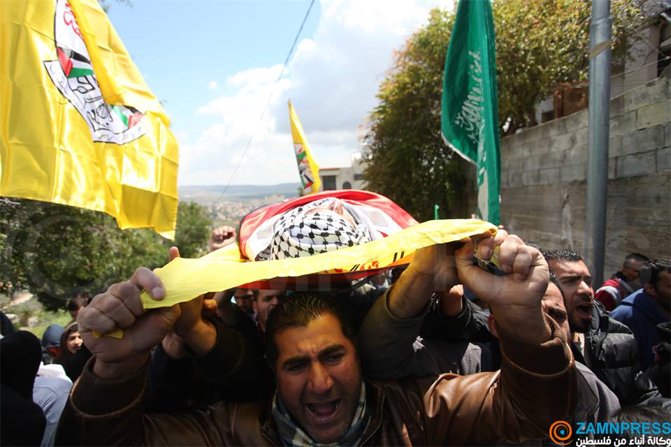 آلاف المواطنين يشيعون جثمان الشهيد كراكرة في سنجل الشهيد كراكرة