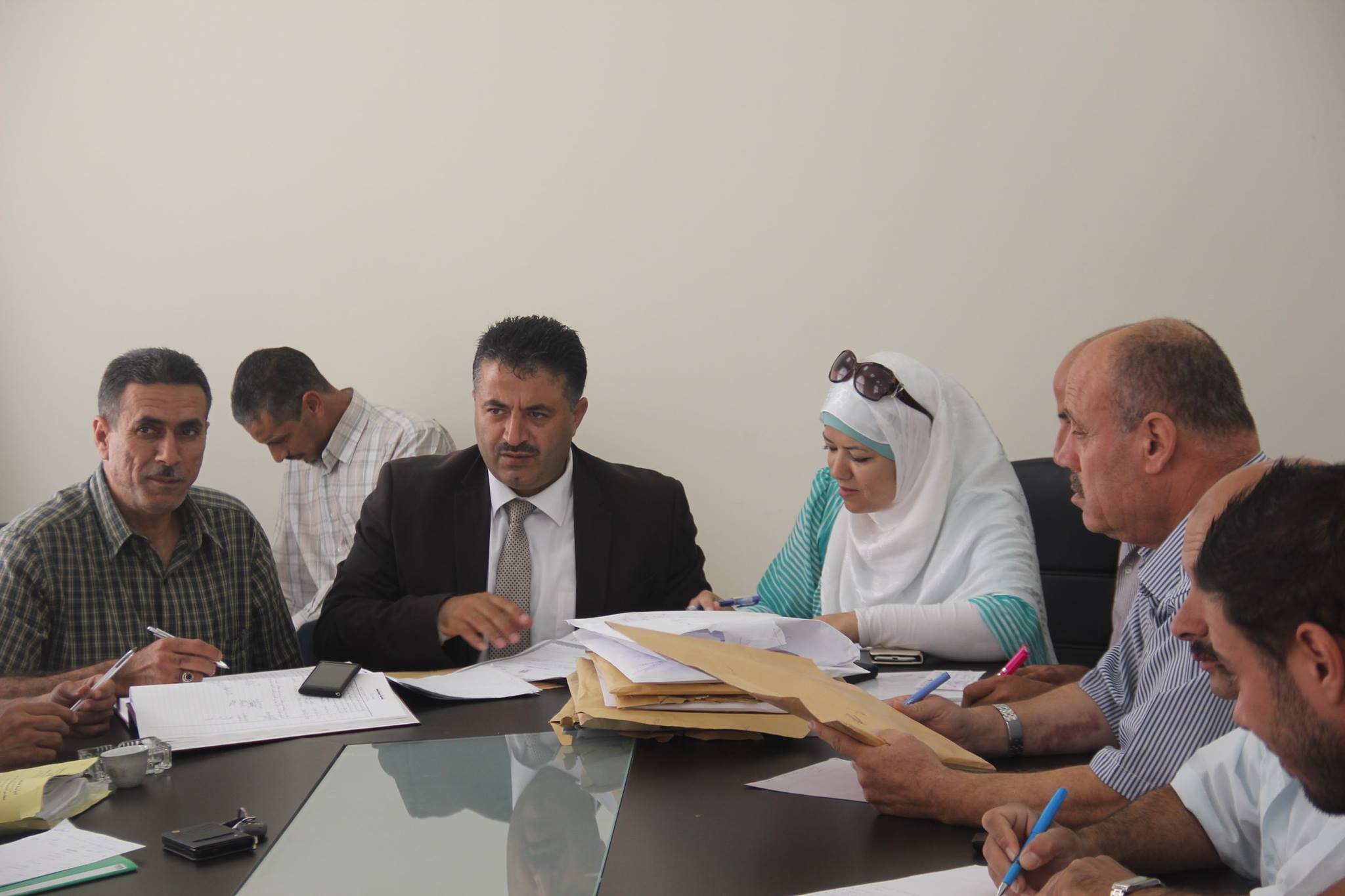 بلدية بيتونيا تعقد جلسة لفتح عطاء مشروع انشاء طابق اضافي لمدرسة البنات الاساسية بلدية بيتونيا