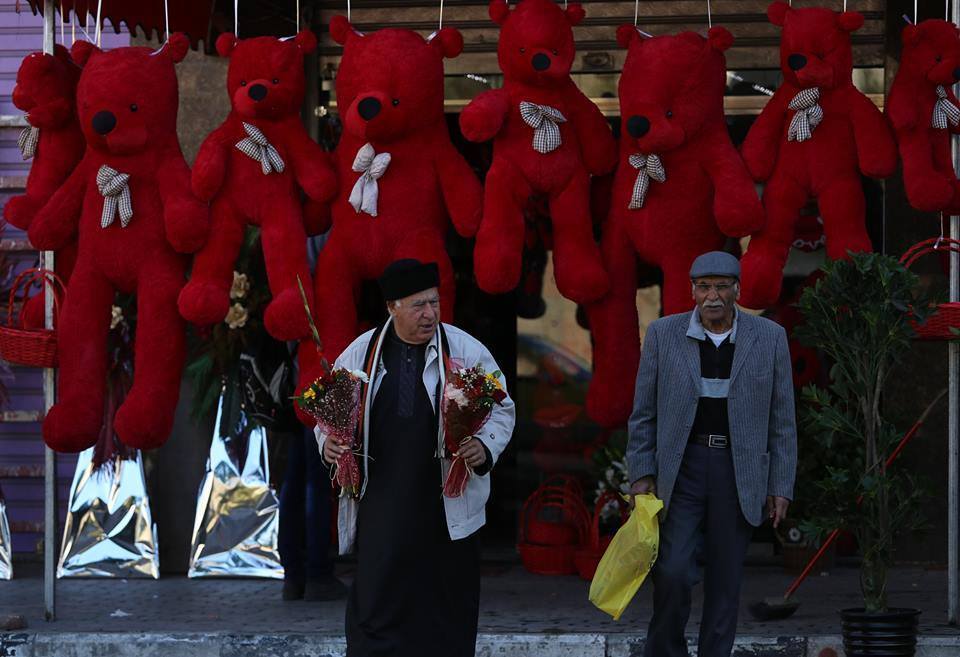 غزة تعيش "الحب" على استحياء!! غزة تعيش "الحب" على استحياء!!