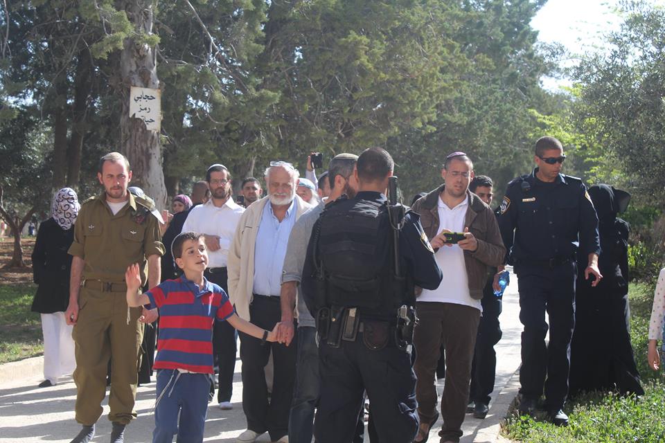 استطلاع إسرائيلي يُظهر تأييدًا لاقتحام الأقصى استطلاع إسرائيلي يُظهر تأييدًا لاقتحام الأقصى