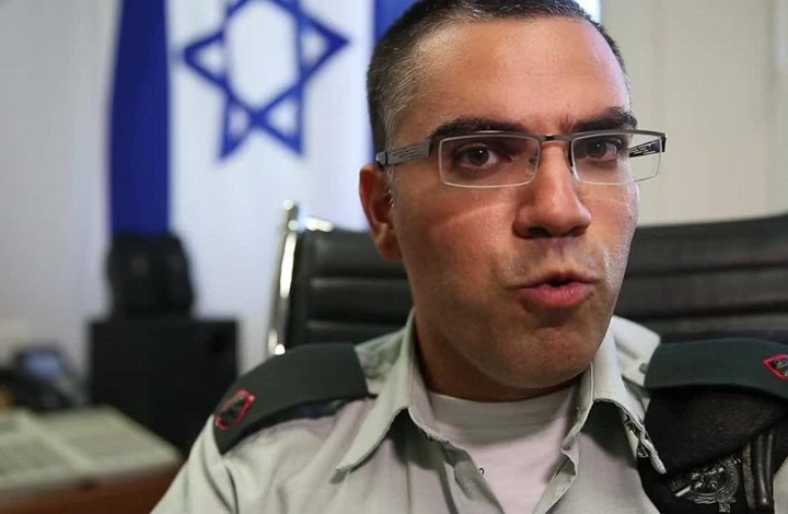خبير إعلامي: لا تتفاعل مع حسابات متحدثي الاحتلال لهذا السبب