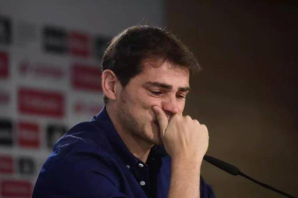 كاسياس ينهي مشواره مع مدريد بالدموع كاسياس ينهي مشواره مع مدريد بالدموع