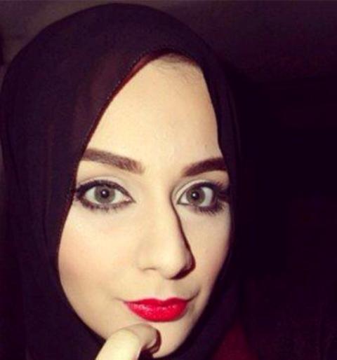 فلسطينية محجبة تحصد لقب "الفتاة الأكثر أناقةً" في جامعة أمريكية فلسطينية محجبة