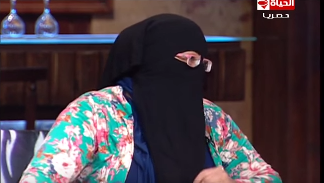فيديو: شابة باعت هاتفها لتتفاجئ بنشر صورها على مواقع إباحية