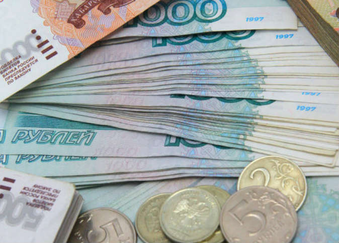 إسرائيل تتكتم على تأثير انهيار الاقتصاد الروسي عليها الروبل
