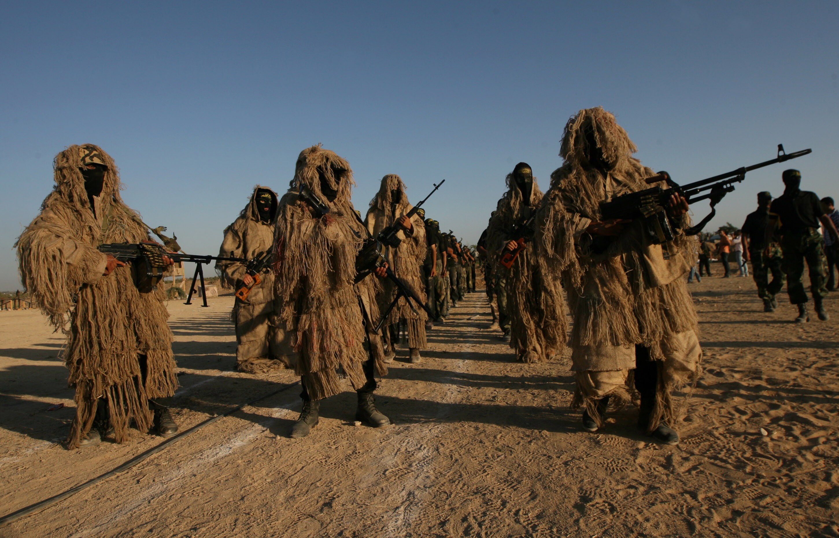 إسرائيل اليوم: الجيش الإسرائيلي فشل في مفاجأة مسلحي غزة مقاتلين