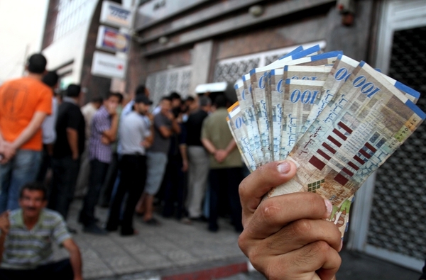 الأربعاء صرف كافة مستحقات الموظفين العموميين مستحقات الموظفين