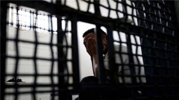 14 أسيراً فقدوا عائلاتهم والأقسام تحولت لبيوت عزاء الأسرى