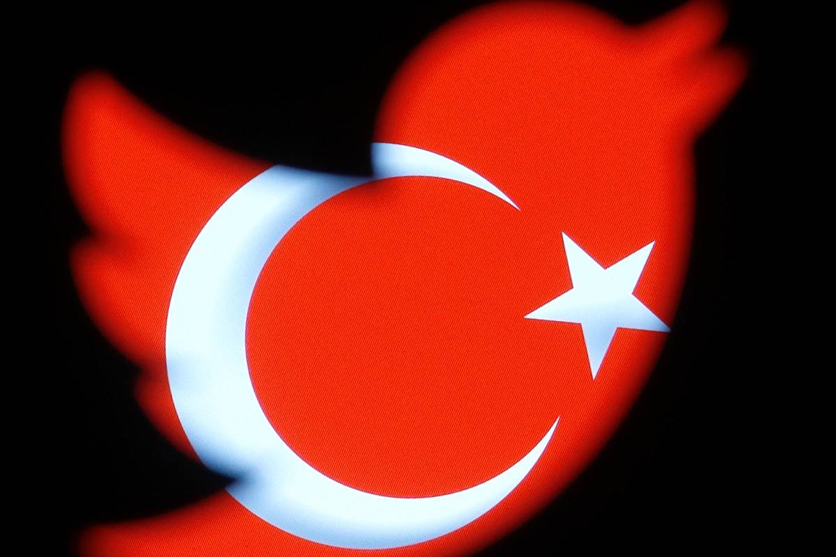 تركيا تحتجز صحفيا بشأن تغريدات عن الصراع الكردي تركيا تحتجز صحفيا بشأن تغريدات عن الصراع الكردي