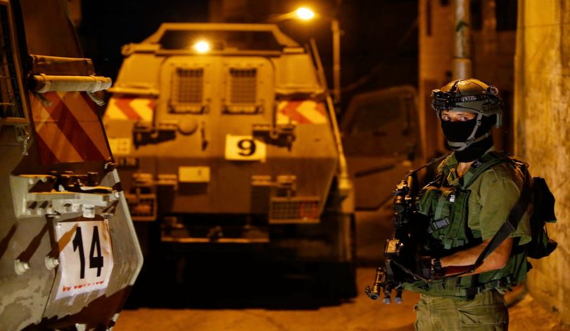 قوات الاحتلال تقتحم عدد من المدن الفلسطينية وتقوم بحملة اعتقالات