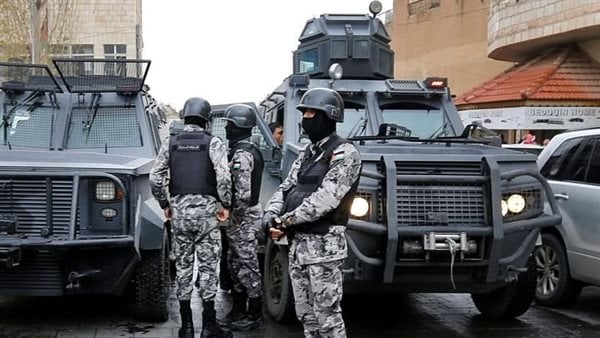 جريمة تهز الأردن..فتاة تقتل 3 افراد من أسرتها