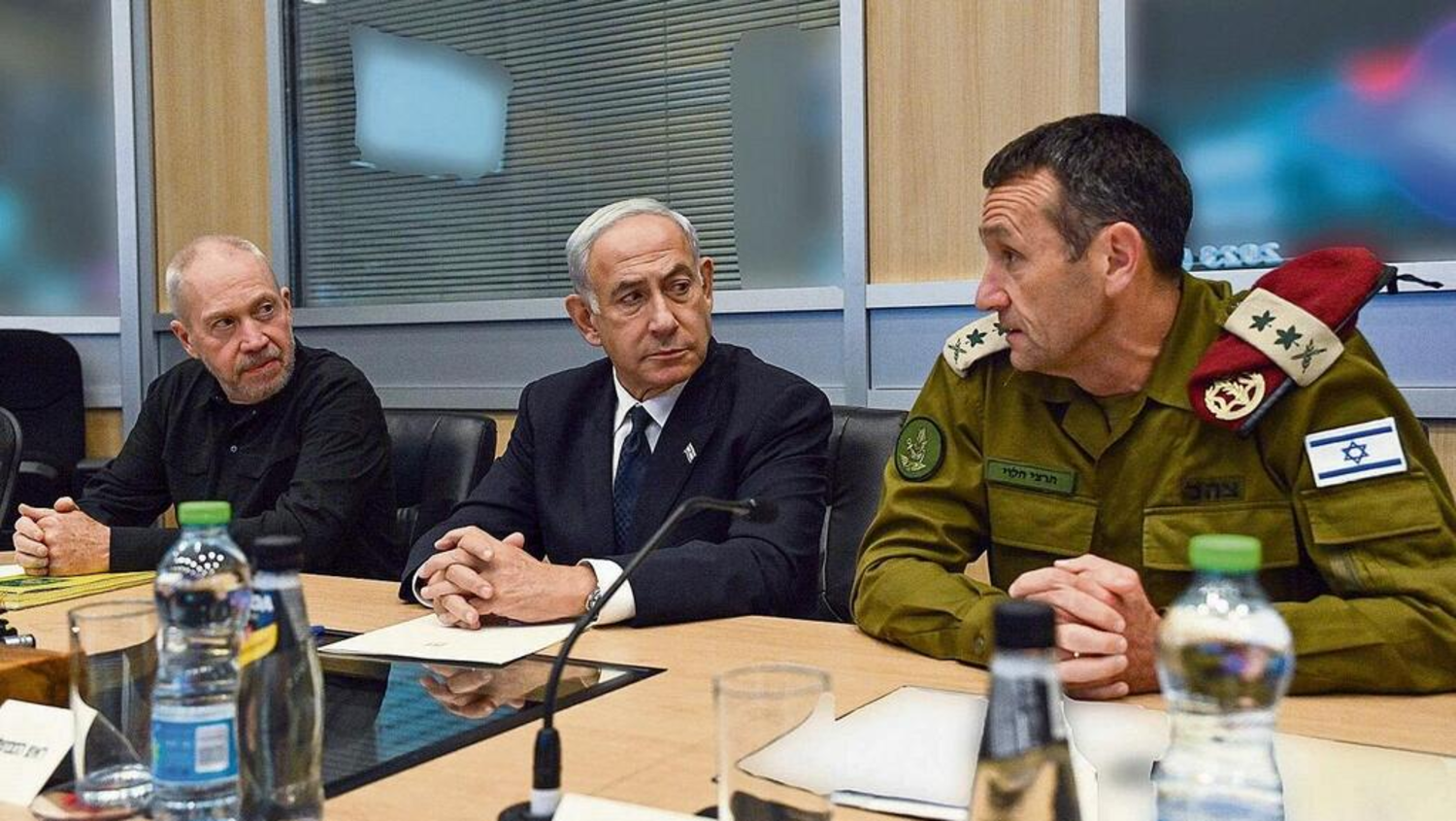الموقف حيال استمرار الحرب سبب التوتر بين كاتس وزامير وليس تعيينات الضباط