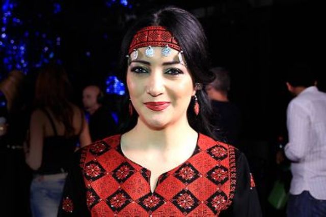 رغم انتقاد حسن لأدائها..منال تتأهل للمرحلة القادمة من آراب آيدول منال موسى