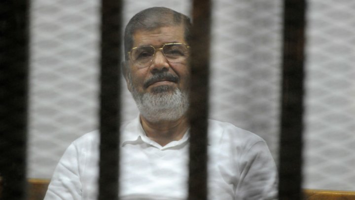 إلغاء حكم سجن "مرسي" 25 عاما وإعادة المحاكمة في "التخابر مع حماس"
