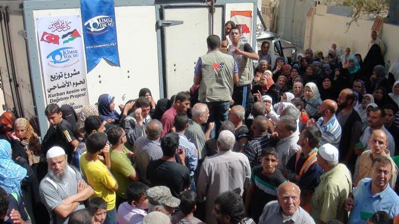 جمعية عطاء فلسطين توزع لحوم الأضاحي على الفقراء والأيتام في غزة ونابلس