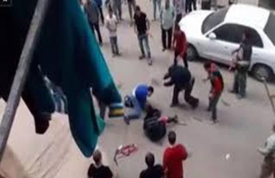 فيديو: زوج يحاول ذبح زوجته أمام المارة في مصر