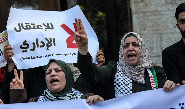 الأسرى الإداريون يصعدون: خطوات احتجاجية وصولا للتمرد والعصيان
