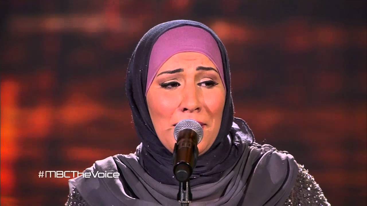 رجل أعمال مستعد أن يحتضن نداء شرارة بشرط تمسكها بالحجاب
