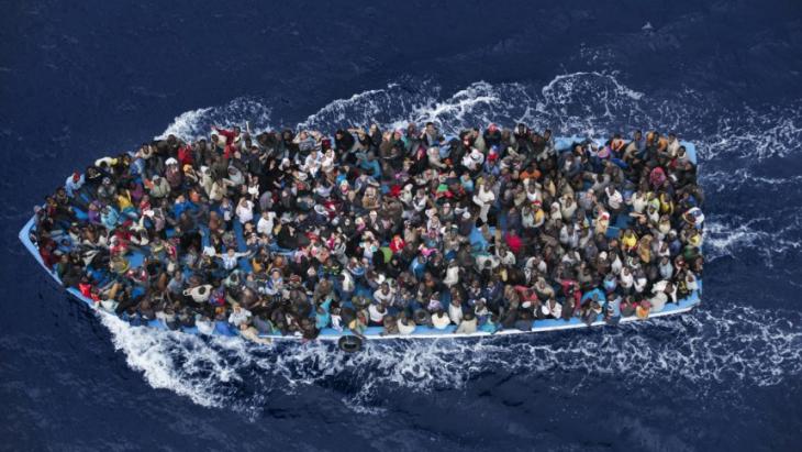 إيطاليا تتحدث عن كارثة جديدة للاجئين في البحر المتوسط
